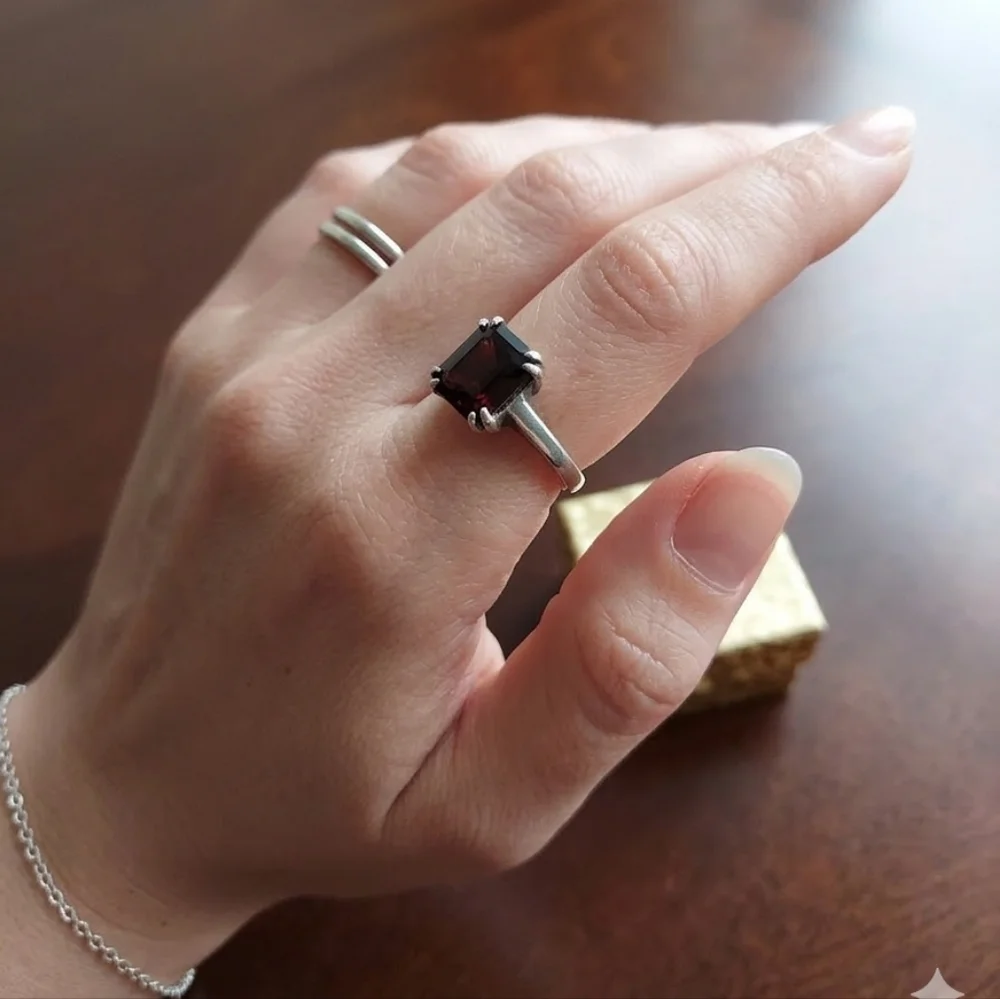 Elegant 925 Silver Ring with‎ Natural Garnet Stone